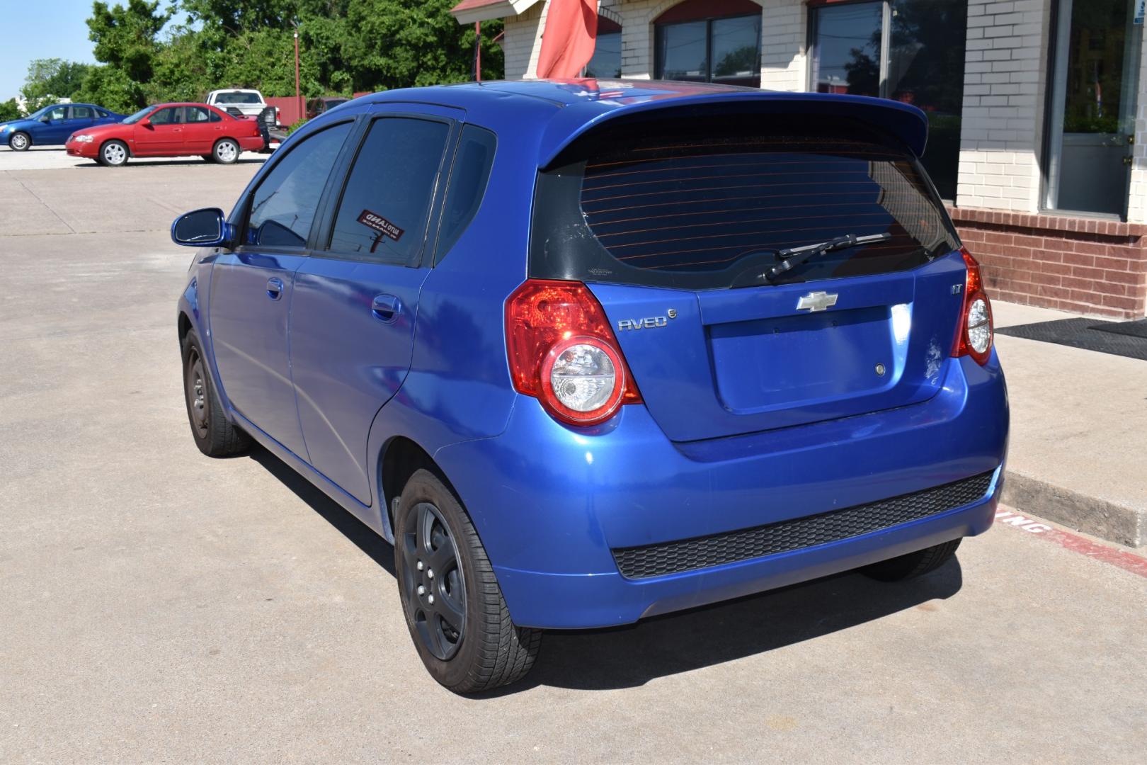 2009 Blue /Gray Chevrolet Aveo5 (KL1TD66E49B) with an 4.1.6L engine, 4 SPEED AUTOMATIC transmission, located at 5925 E. BELKNAP ST., HALTOM CITY, TX, 76117, (817) 834-4222, 32.803799, -97.259003 - Buying a 2009 Chevrolet Aveo5 LS can offer several benefits: Affordability: As a compact car from over a decade ago, the Aveo5 LS is likely to be quite affordable, making it an attractive option for budget-conscious buyers. Fuel Efficiency: The Aveo5 LS is known for its good fuel economy, which - Photo#2